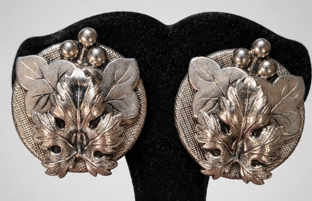 Vintage 3D Silver-tone Clip-on Earrings Floral Leaf Mid-century 1" Scl-1